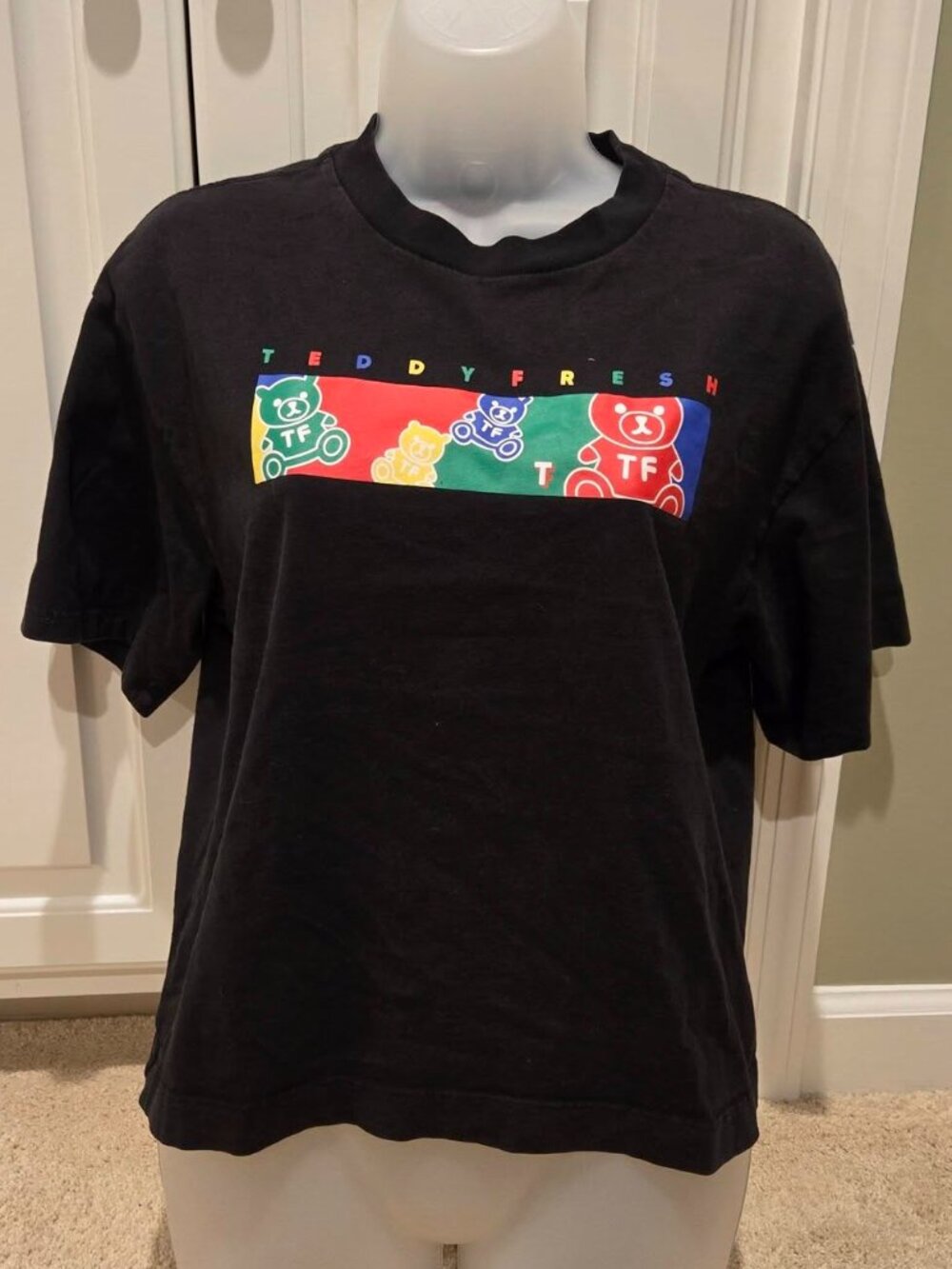 Teddy Fresh Cropped Rainbow Black Gummy Bear Short Sleeve T-Shirt Size Large